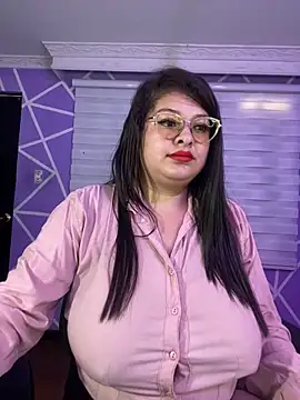 Live webcam of MiiaaJoness