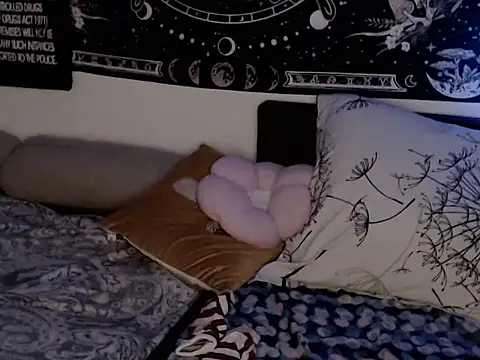 AlienforTwenty webcam