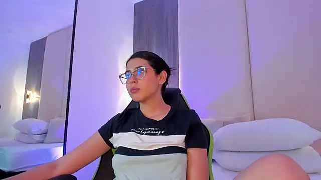 Live sex cam di desireee_