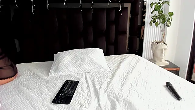 lilithluxorr - LilithLuxorr's free webcam