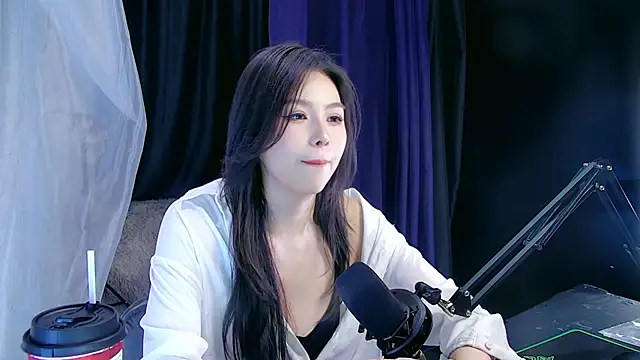 美女yoyo-o88在线直播