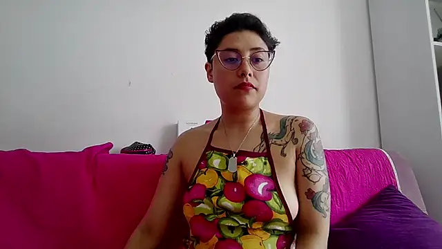 Juliexxxxtasy webcam