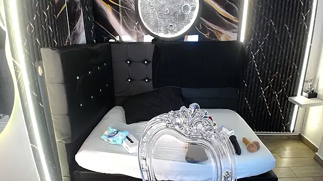 Bruja__Scarlata webcam