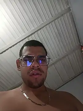 bigtiti01 - Bigtiti01's free webcam