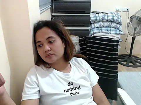 xTheLastVIRGINx webcam