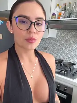 Webcam Model (SofiaGomez444) is live