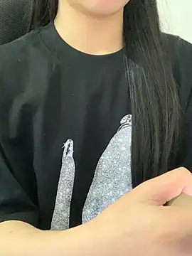 Webcam Model (Jonlie18)  is live.Free join now!