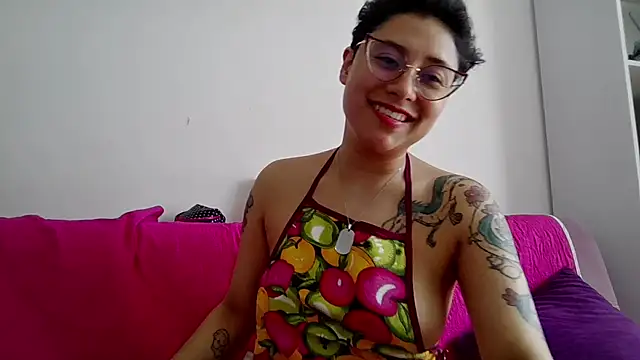 Juliexxxxtasy webcam