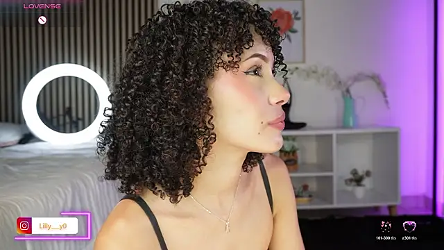 LillyDolls23 webcam