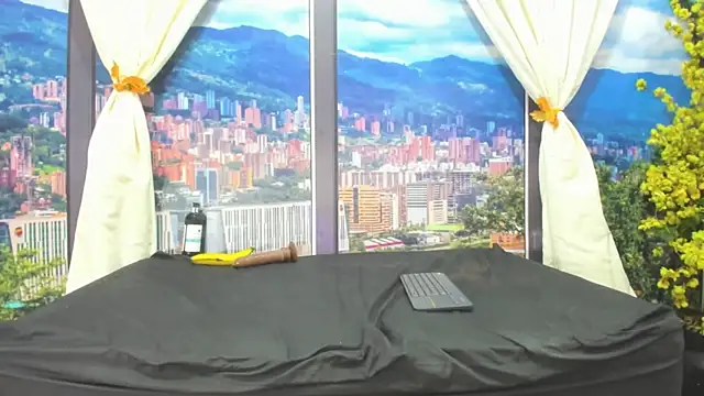 SabrinaAndYaly webcam