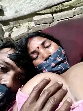 Indiandesicouple155 webcam