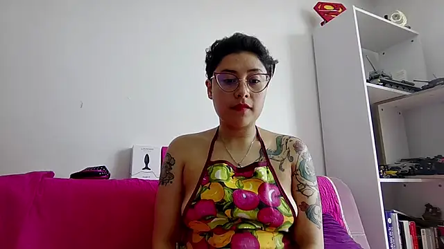 Juliexxxxtasy webcam