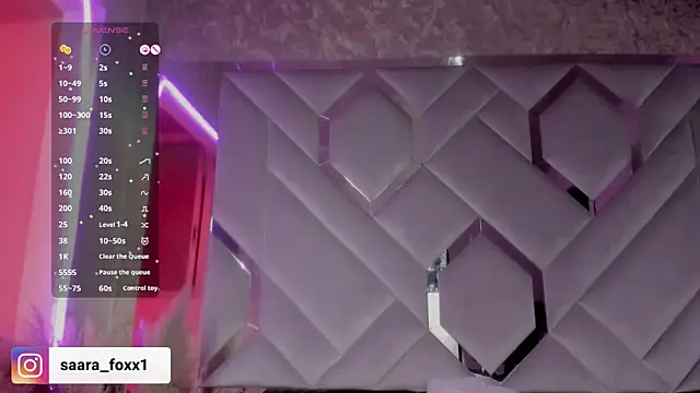 Sara_Foxx1 webcam