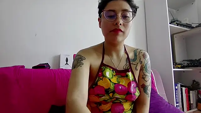 Juliexxxxtasy webcam