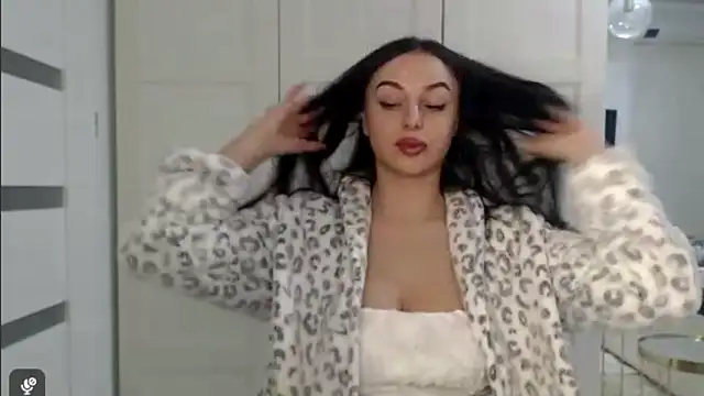 courtneyPerfect webcam