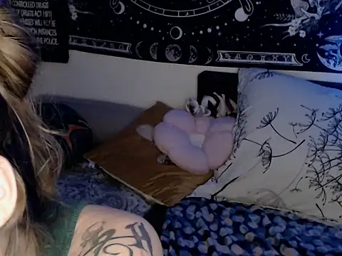 AlienforTwenty webcam