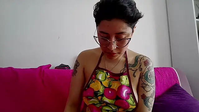 Juliexxxxtasy webcam