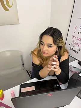 Antonella_Julieta webcam