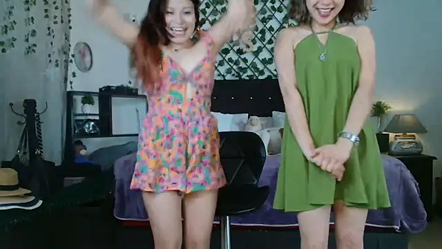 3littles - 3littles's free webcam - UK Sex Cams