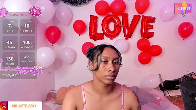 sexy_brunette_12 webcam