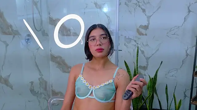 AdelineJhones webcam