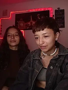 AlexxaAndRileyy webcam