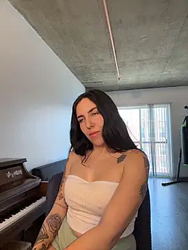 lolathebaddie - Lolathebaddie's free webcam - UK Sex Cams