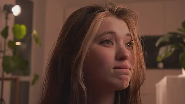 eleniroeber (F teen) - Tease u with my panties straps