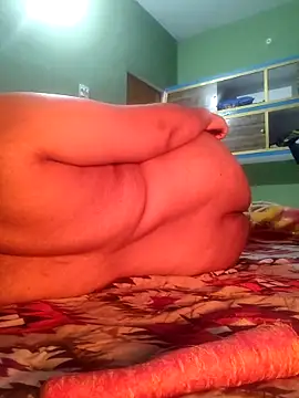 Webcam Model (bitch-horny) is live