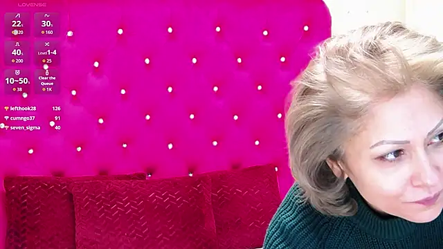 loradelniro - LoraDelNiro's free webcam - UK Sex Cams