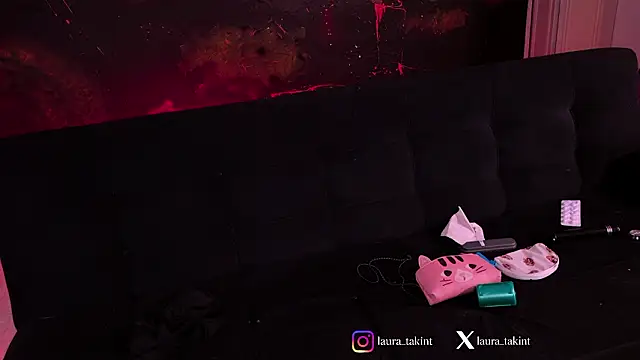 Laura_takint webcam