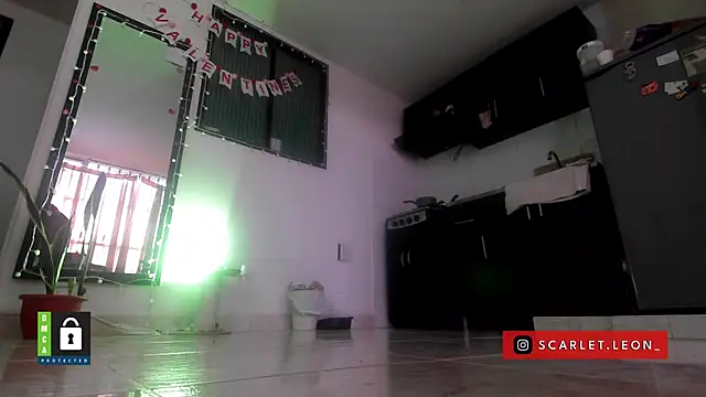Scarletleon77 webcam