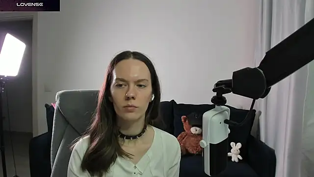 sharkybaby (F young) - Goal: put toy inside pussy ;)❤️❤️❤️