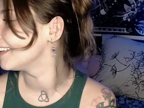 AlienforTwenty webcam