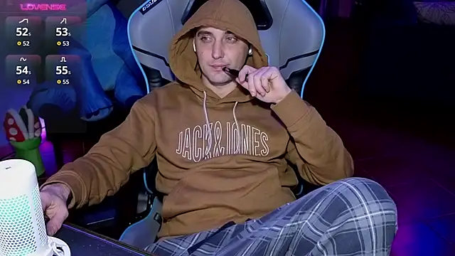 Live webcam thumbnail of Gil_gamesh90 from . Watch my show!