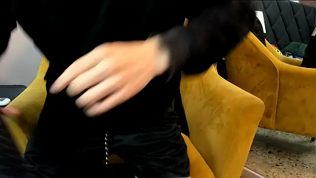 Live webcam thumbnail of roan_birkin from . Watch my show!