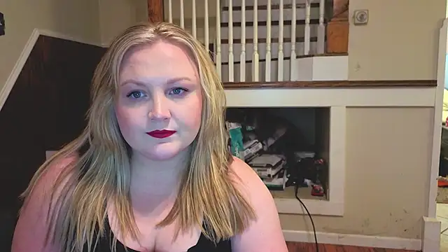 PhatAssBlond webcam