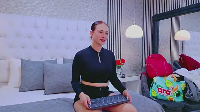 taniablaze - TaniaBlaze's free webcam - UK Sex Cams