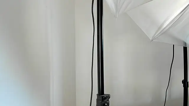 Sara_Squirting_Heels webcam