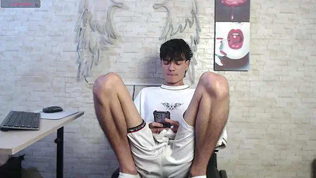 axel_milo_kairo_and_noa webcam