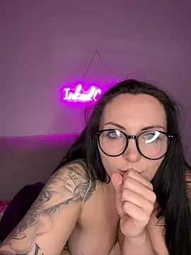 InkedCurly_L webcam