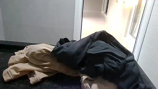 JUNINHOLEKEJR webcam