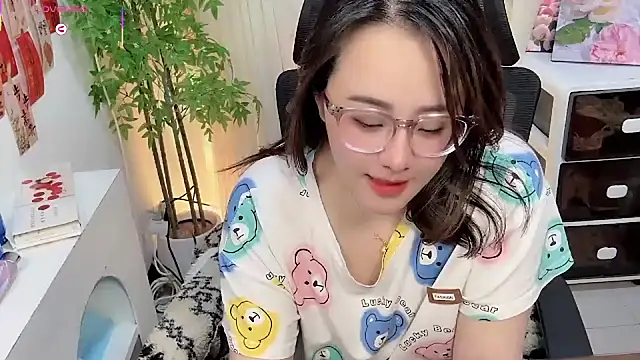 美女NEWONETO在线直播