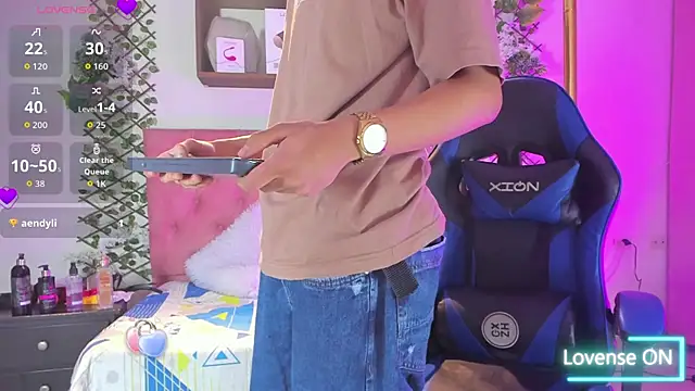 _taylor_black webcam