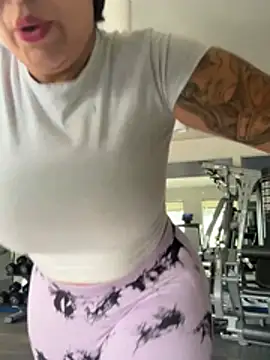 latina_curvy22 webcam