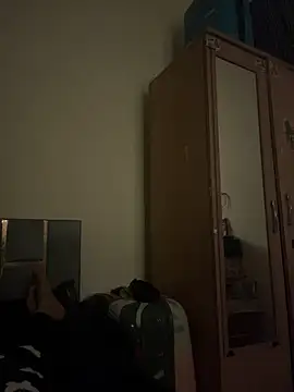 Webcam Model (QueenOfCurvesX)  is live.Free join now!