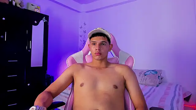 Adrian_Prime_ webcam