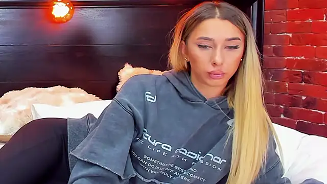 ChristynaRoss webcam