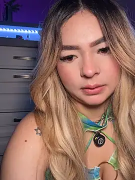 Webcam Model (OriannaFox)  is live.Free join now!