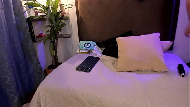 annie_vega17_ webcam